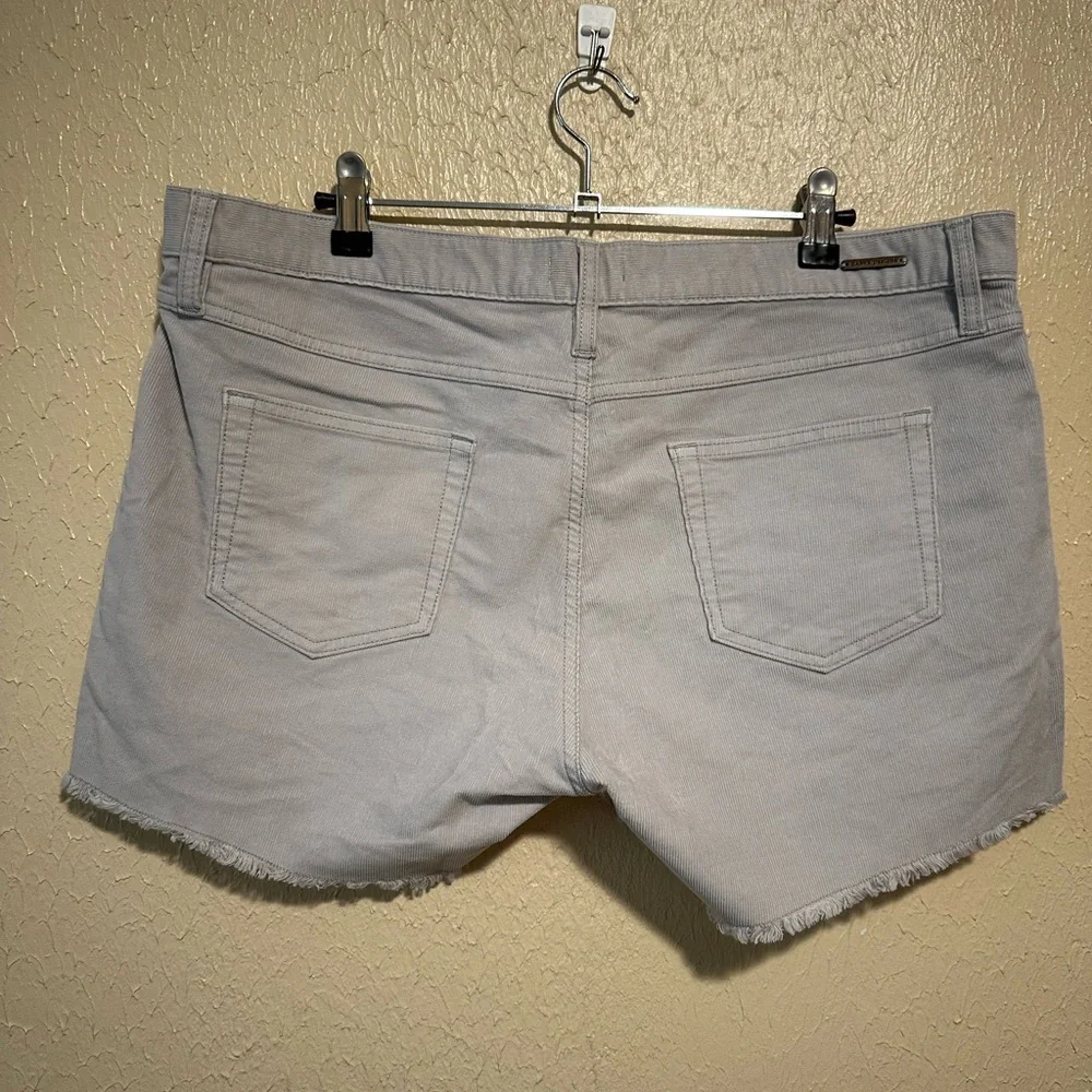 Carve Designs Oahu Corduroy shorts Size 12 Light Grey‎